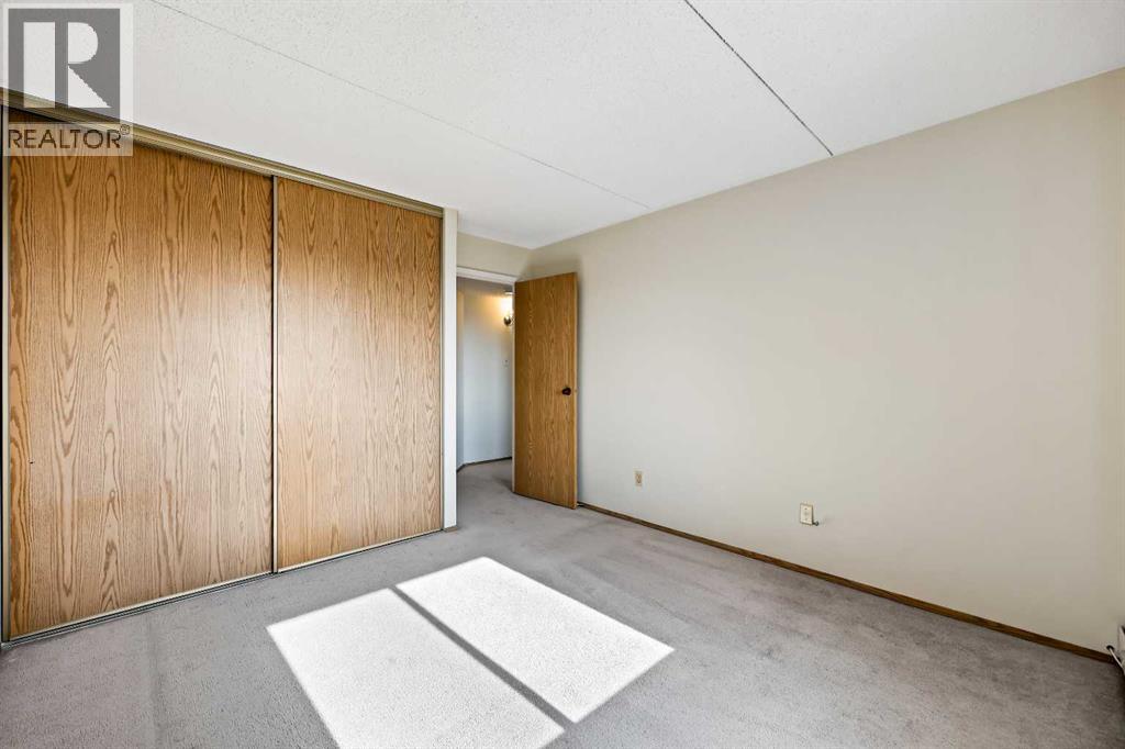 Single Family House for Sale in   Dalton Drive NW Dalhousie Calgary 