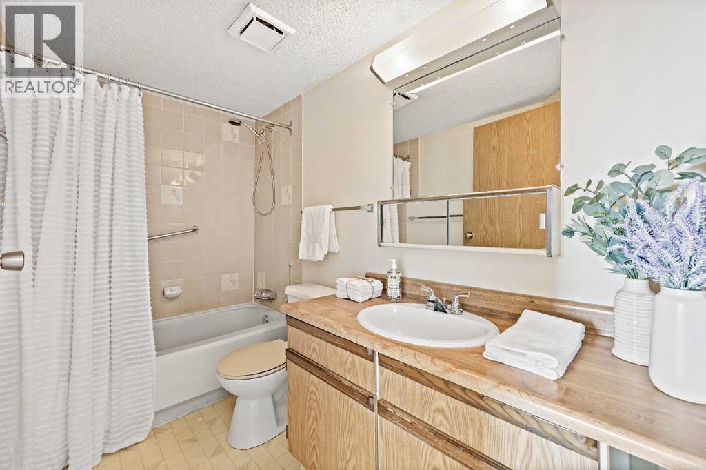 Single Family House for Sale in   Dalton Drive NW Dalhousie Calgary 