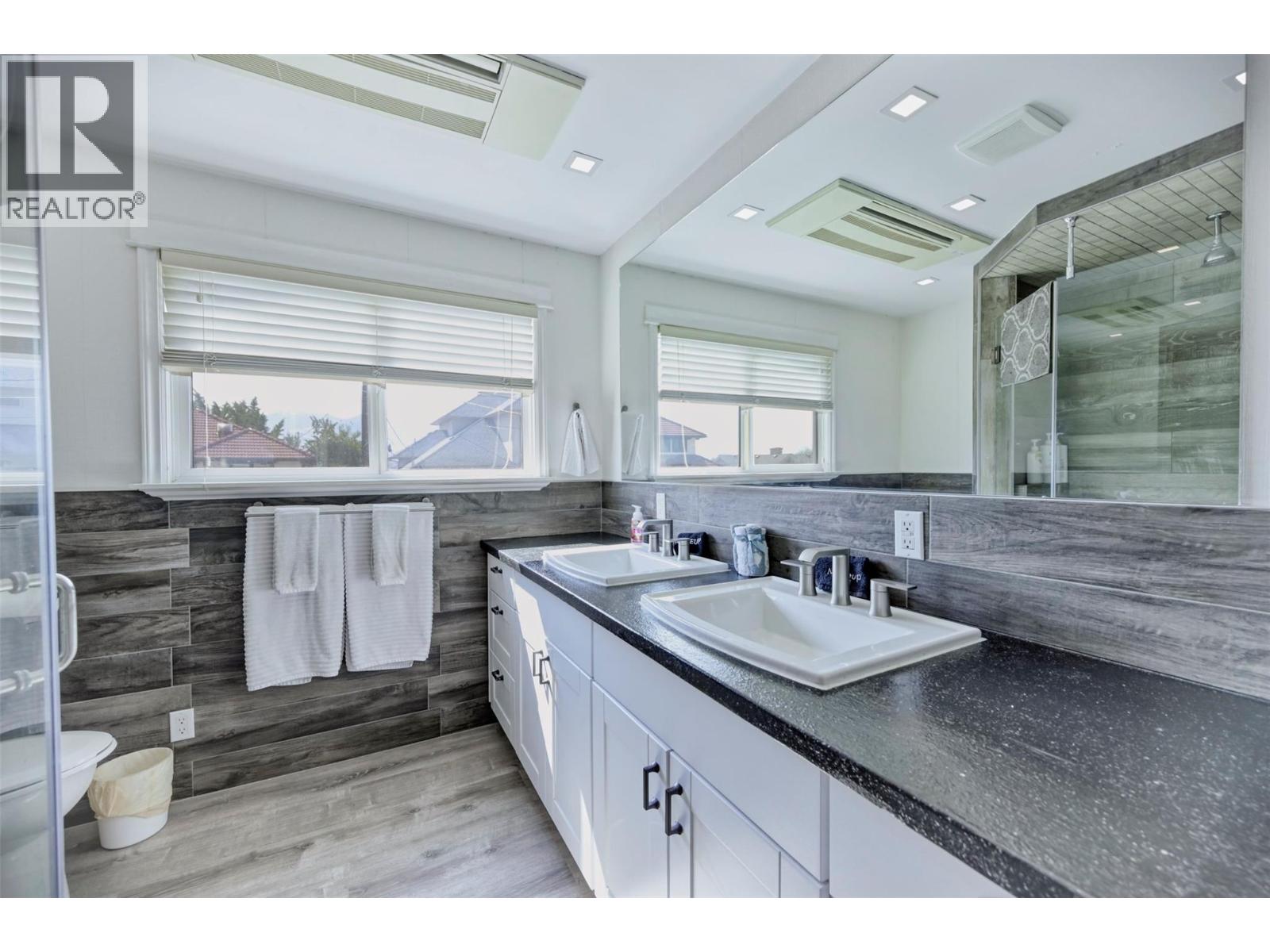 52 HARBOUR KEY Drive, Osoyoos