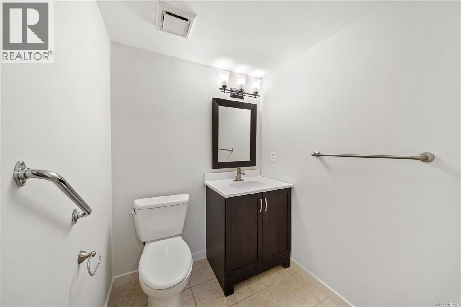 208 420 Parry Street, Victoria