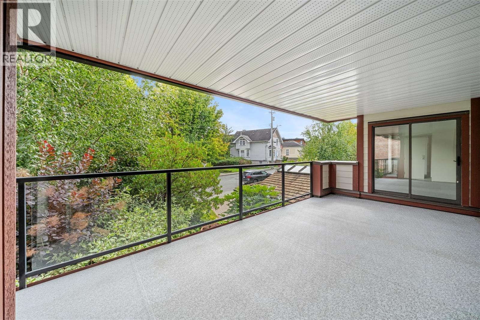208 420 Parry Street, Victoria
