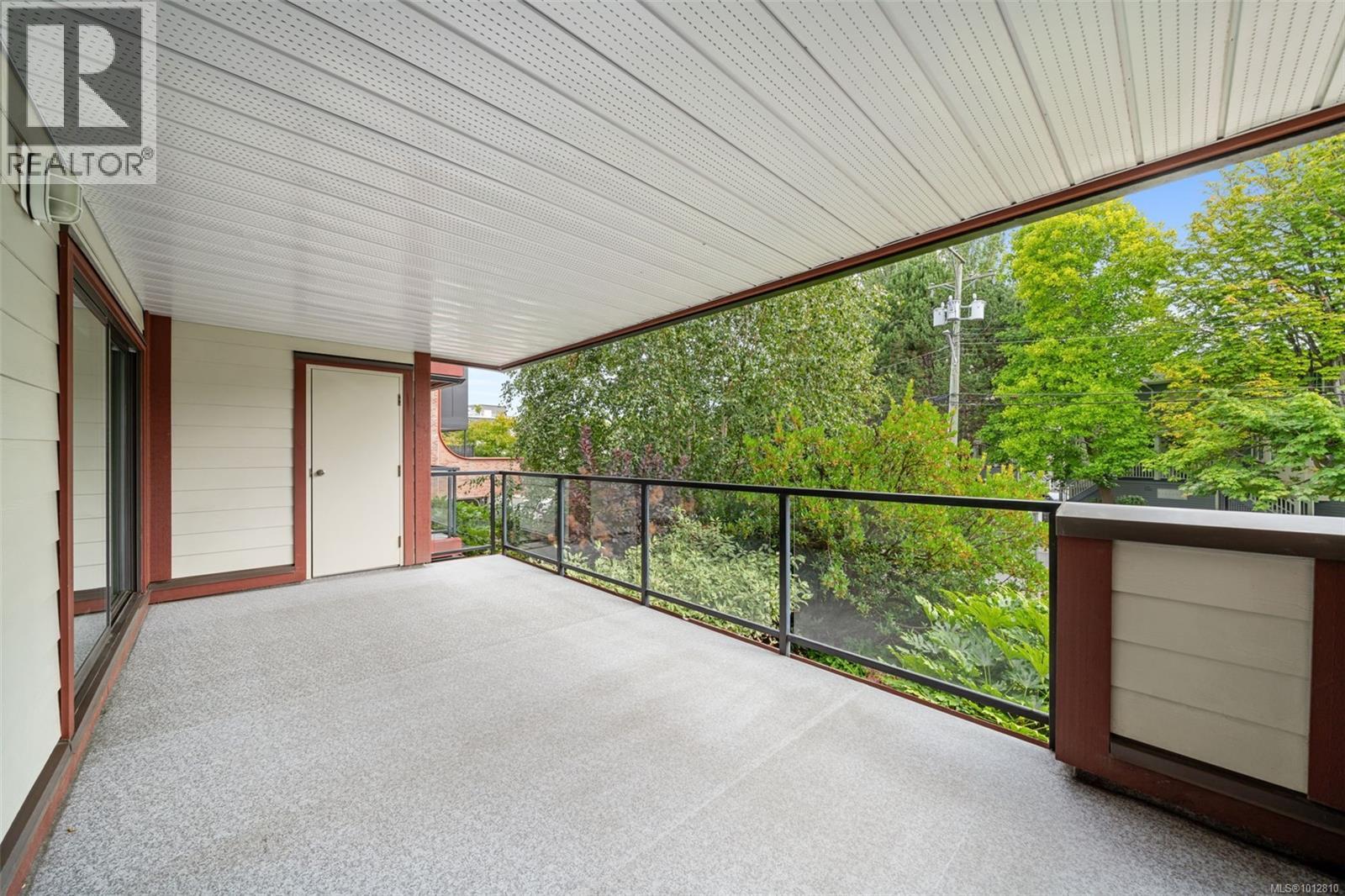 208 420 Parry Street, Victoria