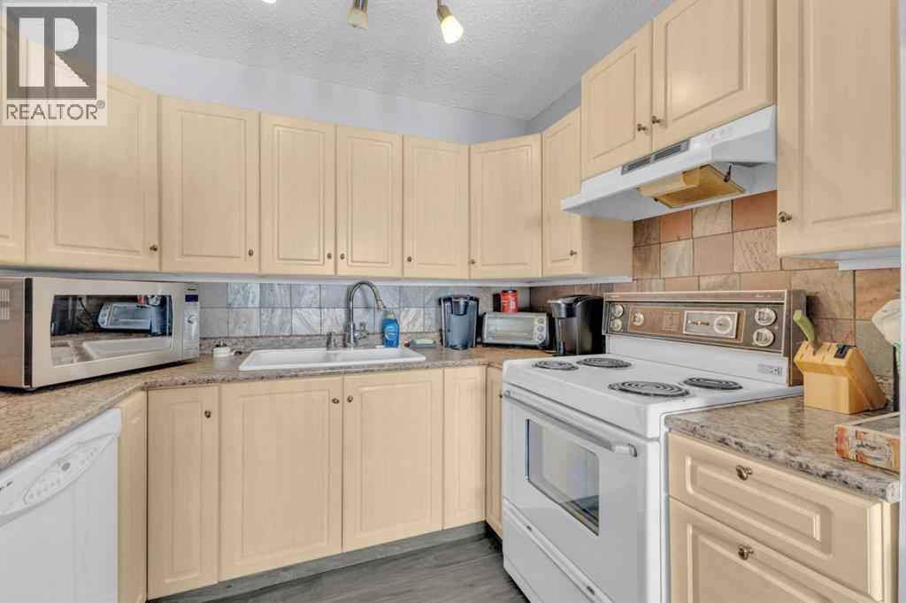 4212 44 Street, Ponoka
