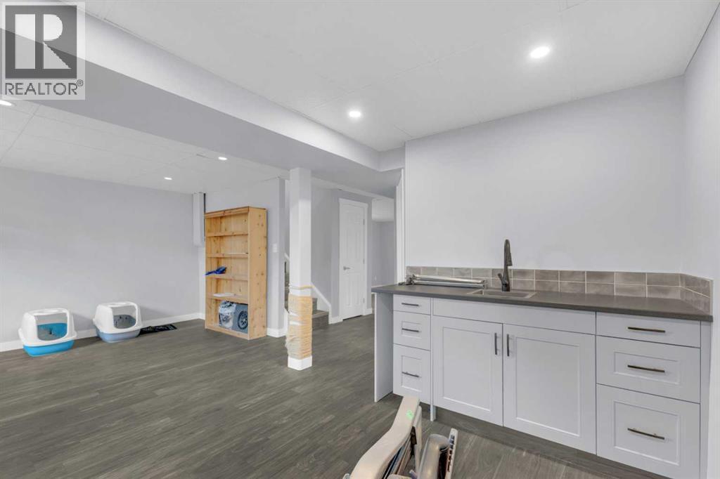 4212 44 Street, Ponoka