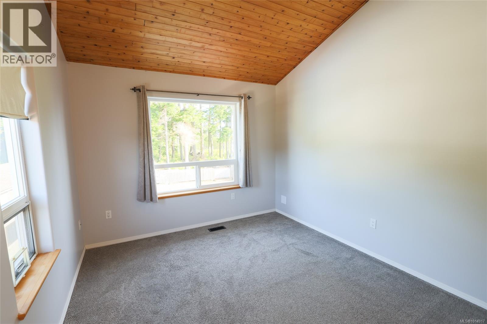 8730 Seaview Dr, Port Hardy