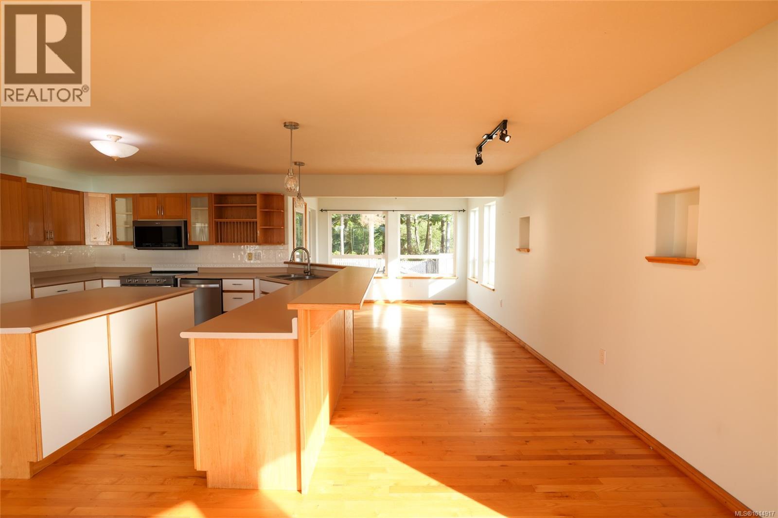 8730 Seaview Dr, Port Hardy