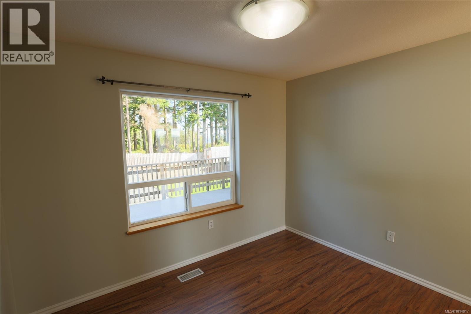 8730 Seaview Dr, Port Hardy