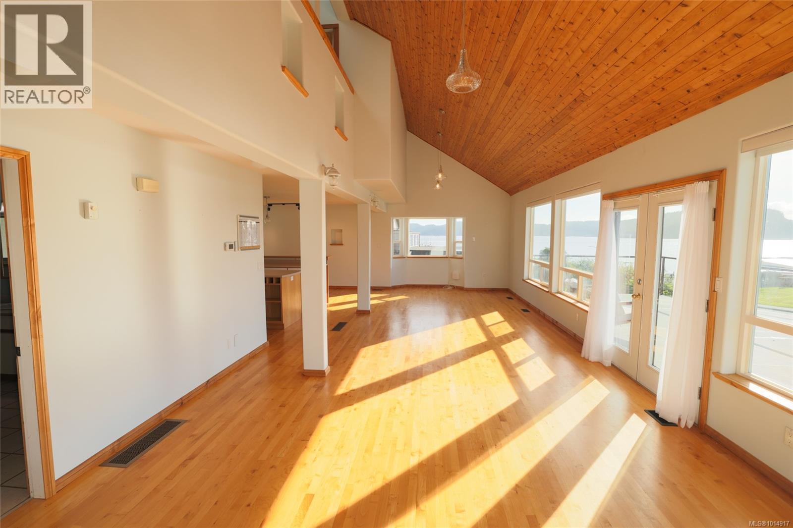 8730 Seaview Dr, Port Hardy