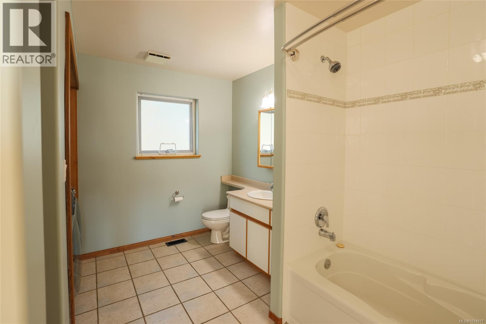 8730 Seaview Dr, Port Hardy