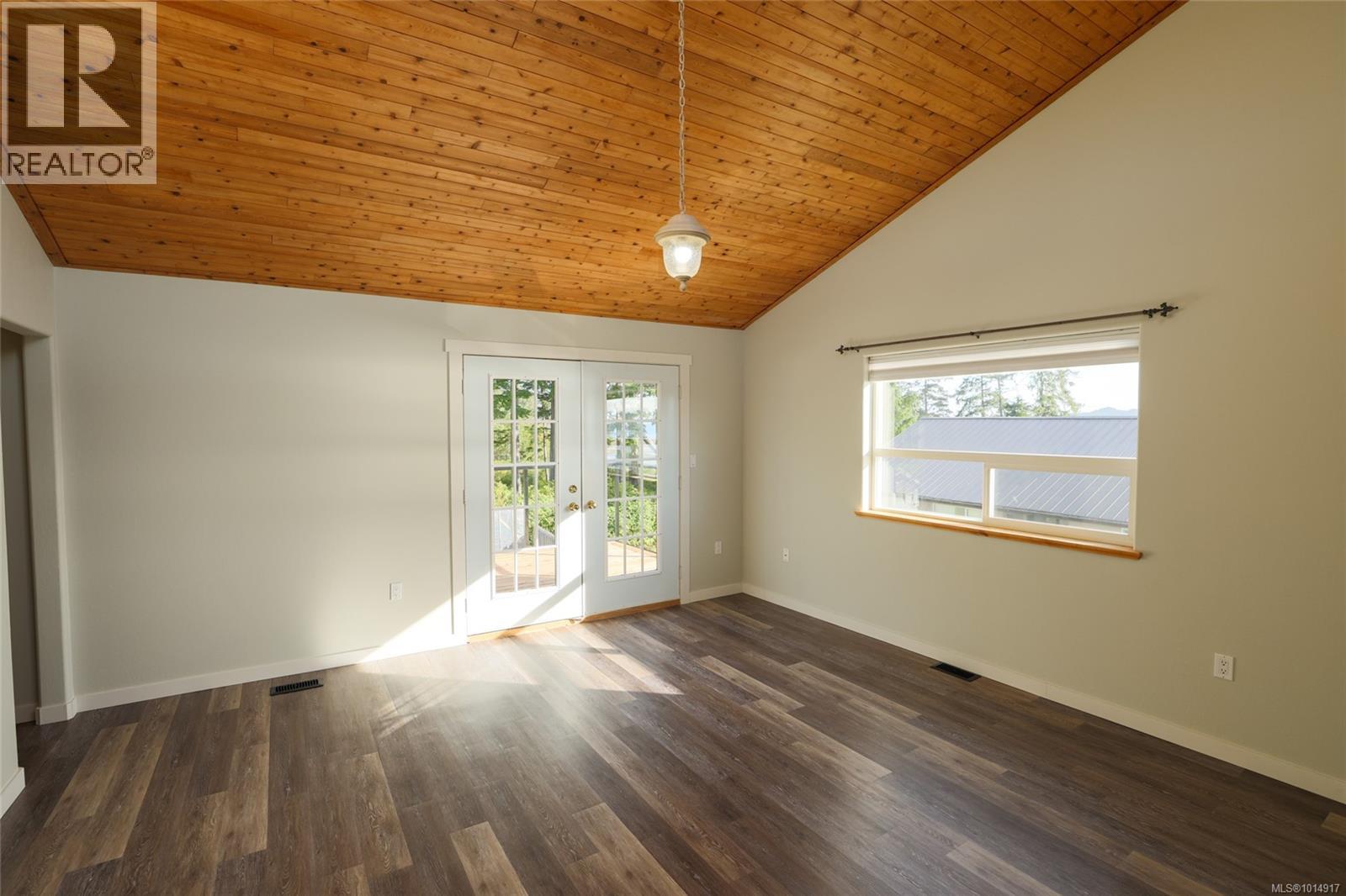 8730 Seaview Dr, Port Hardy