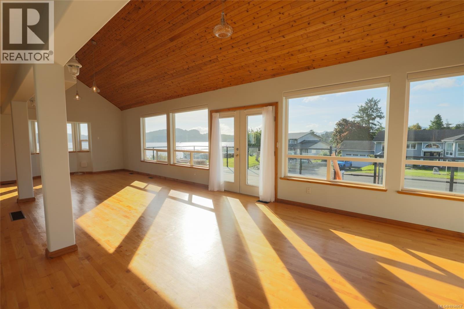 8730 Seaview Dr, Port Hardy