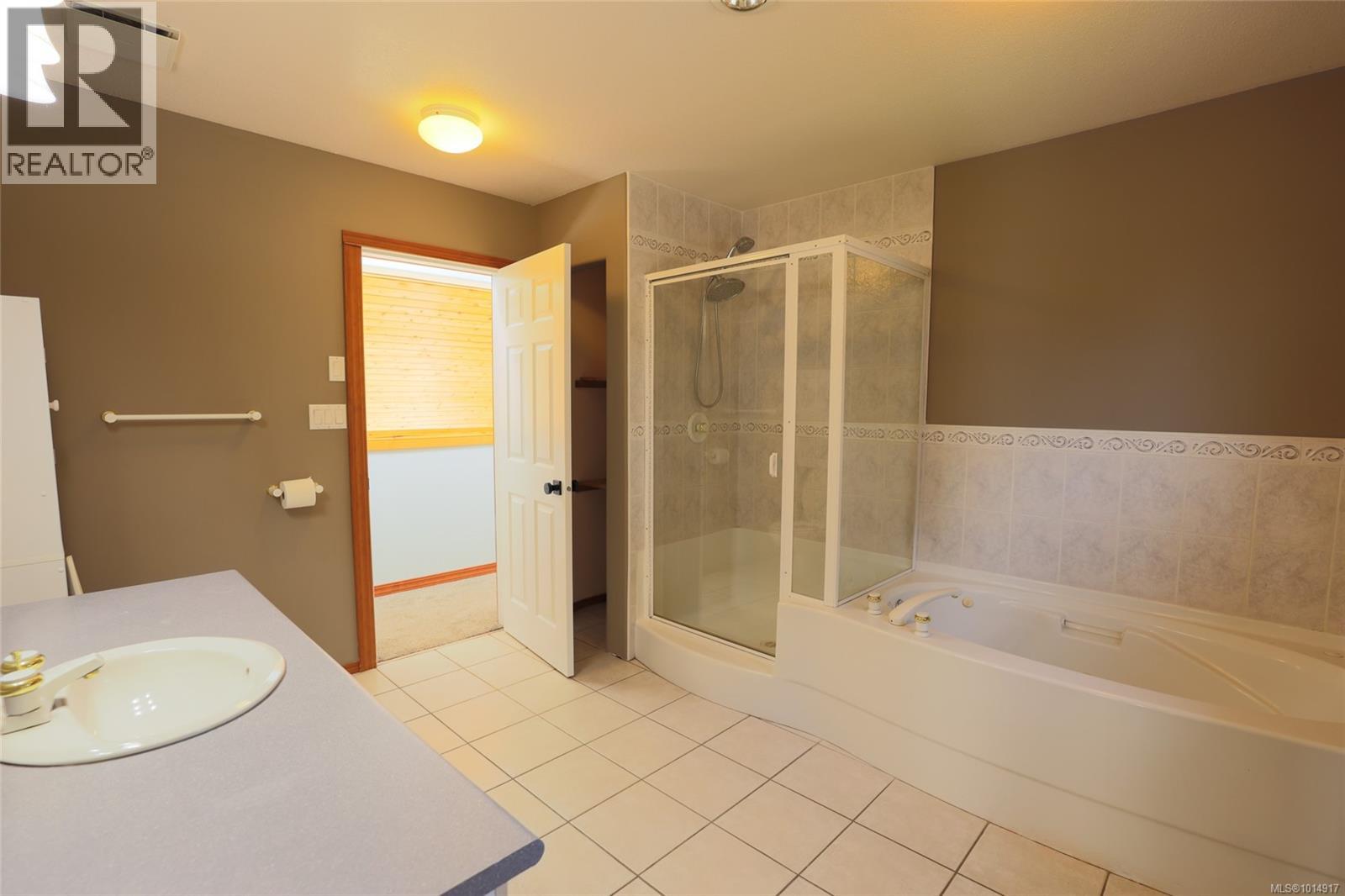 8730 Seaview Dr, Port Hardy