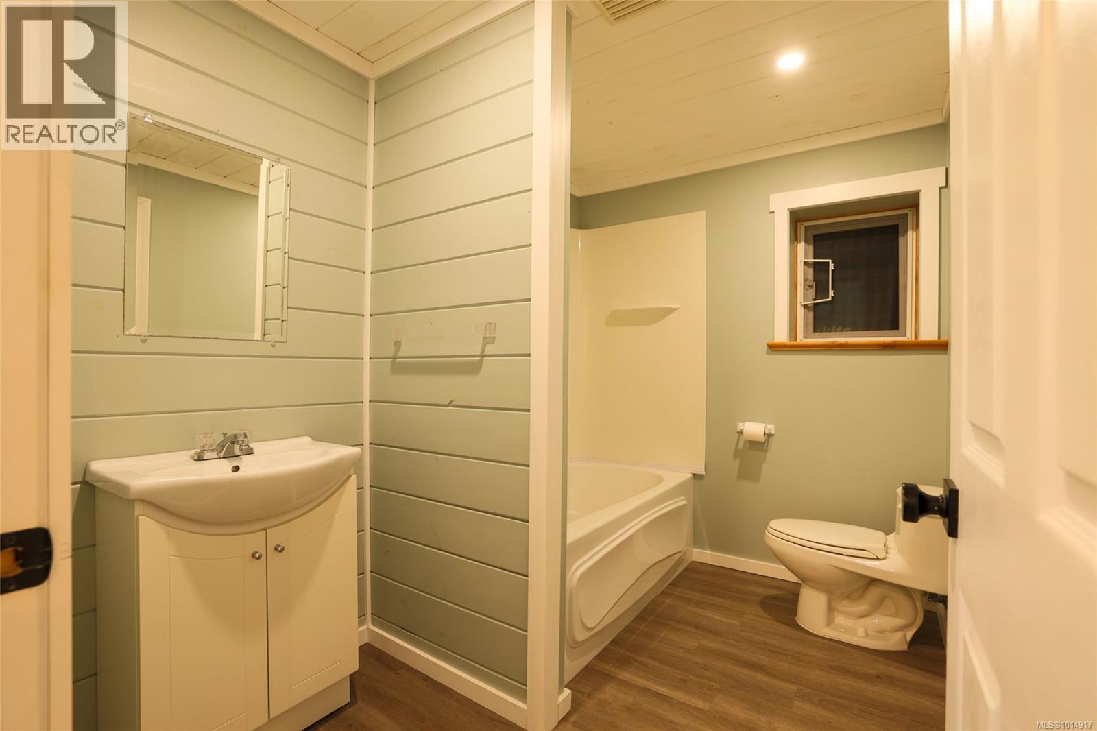 8730 Seaview Dr, Port Hardy
