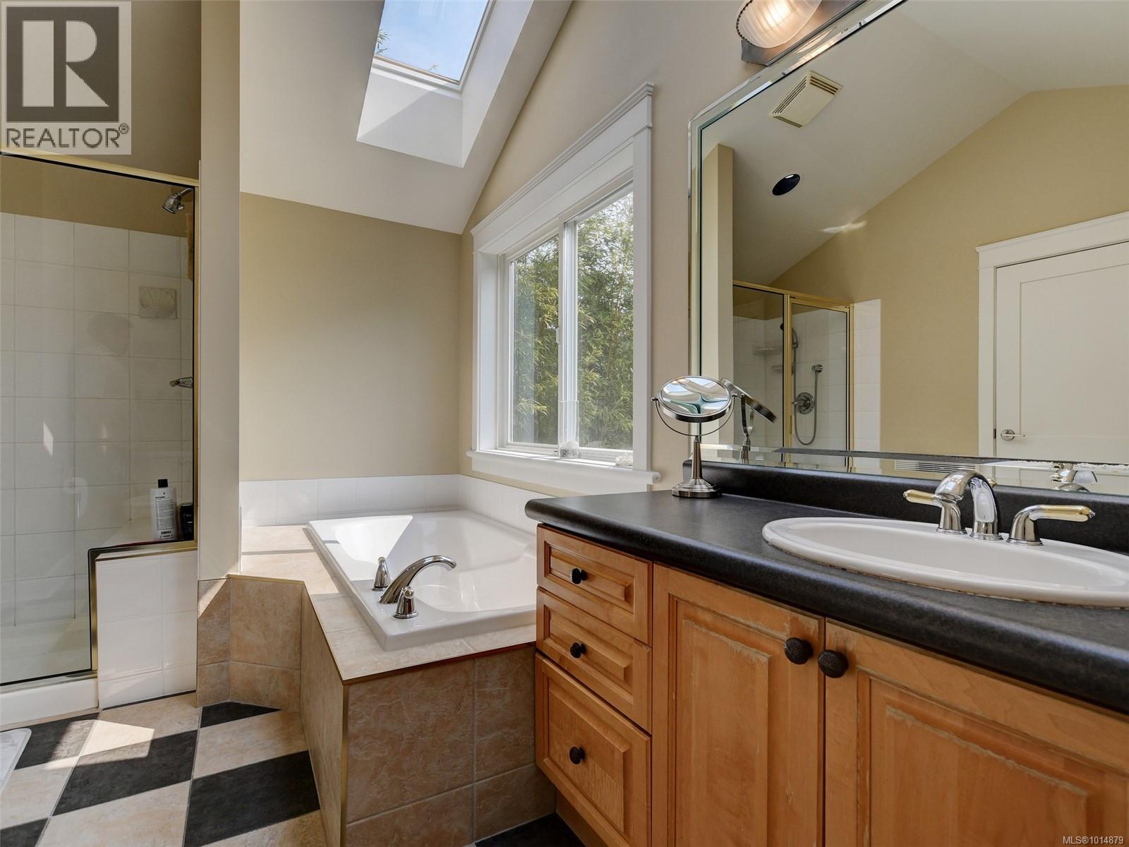  3465 Cadboro Bay Road, Oak Bay