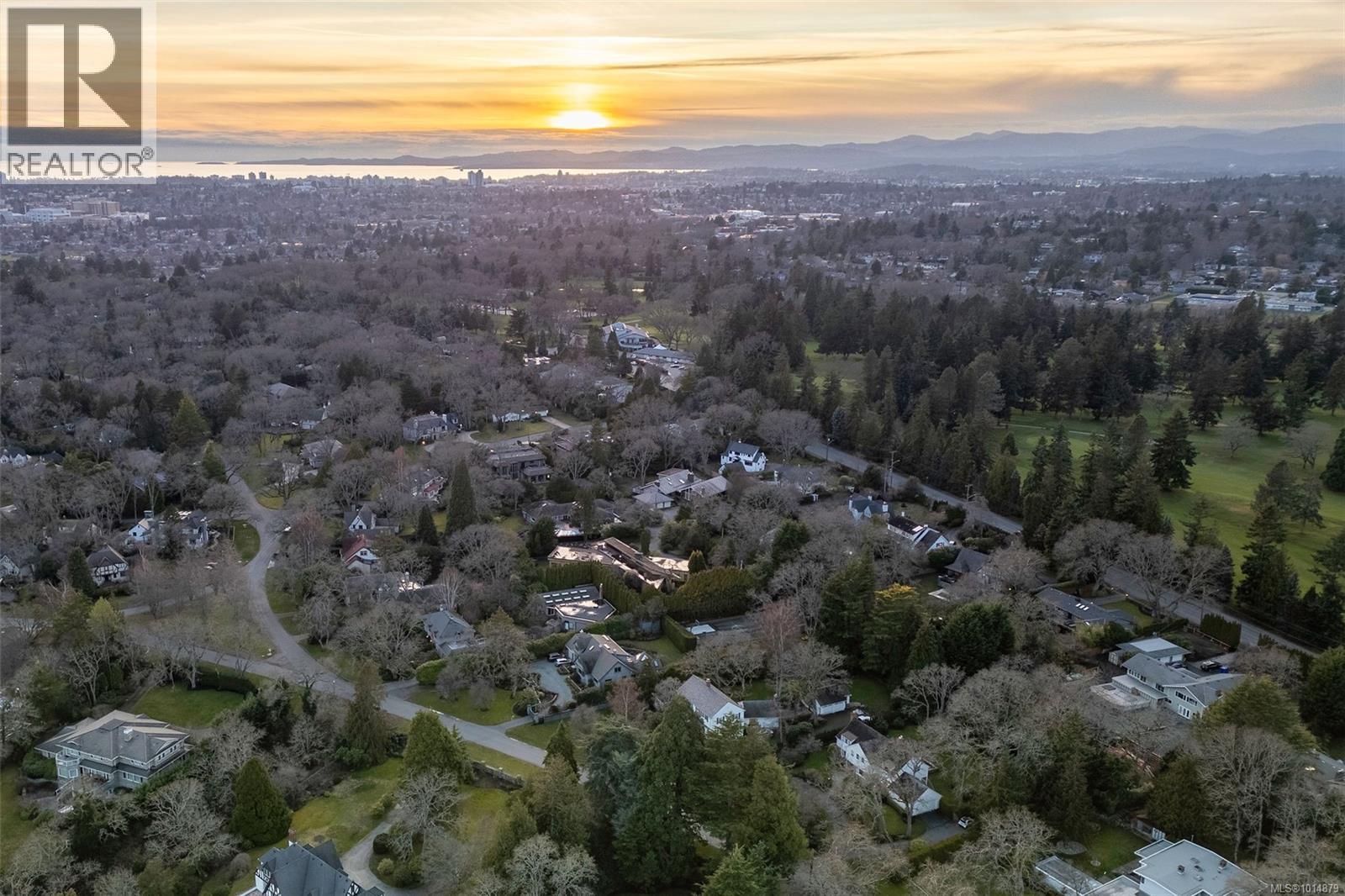  3465 Cadboro Bay Road, Oak Bay
