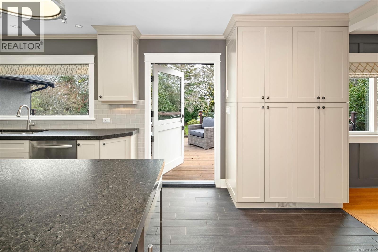  3465 Cadboro Bay Road, Oak Bay