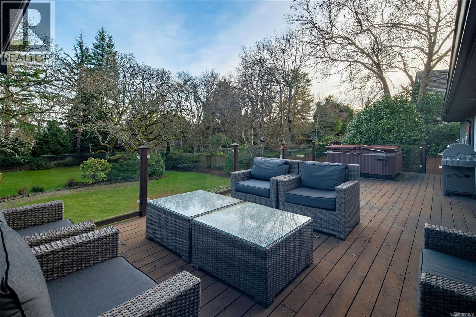  3465 Cadboro Bay Road, Oak Bay
