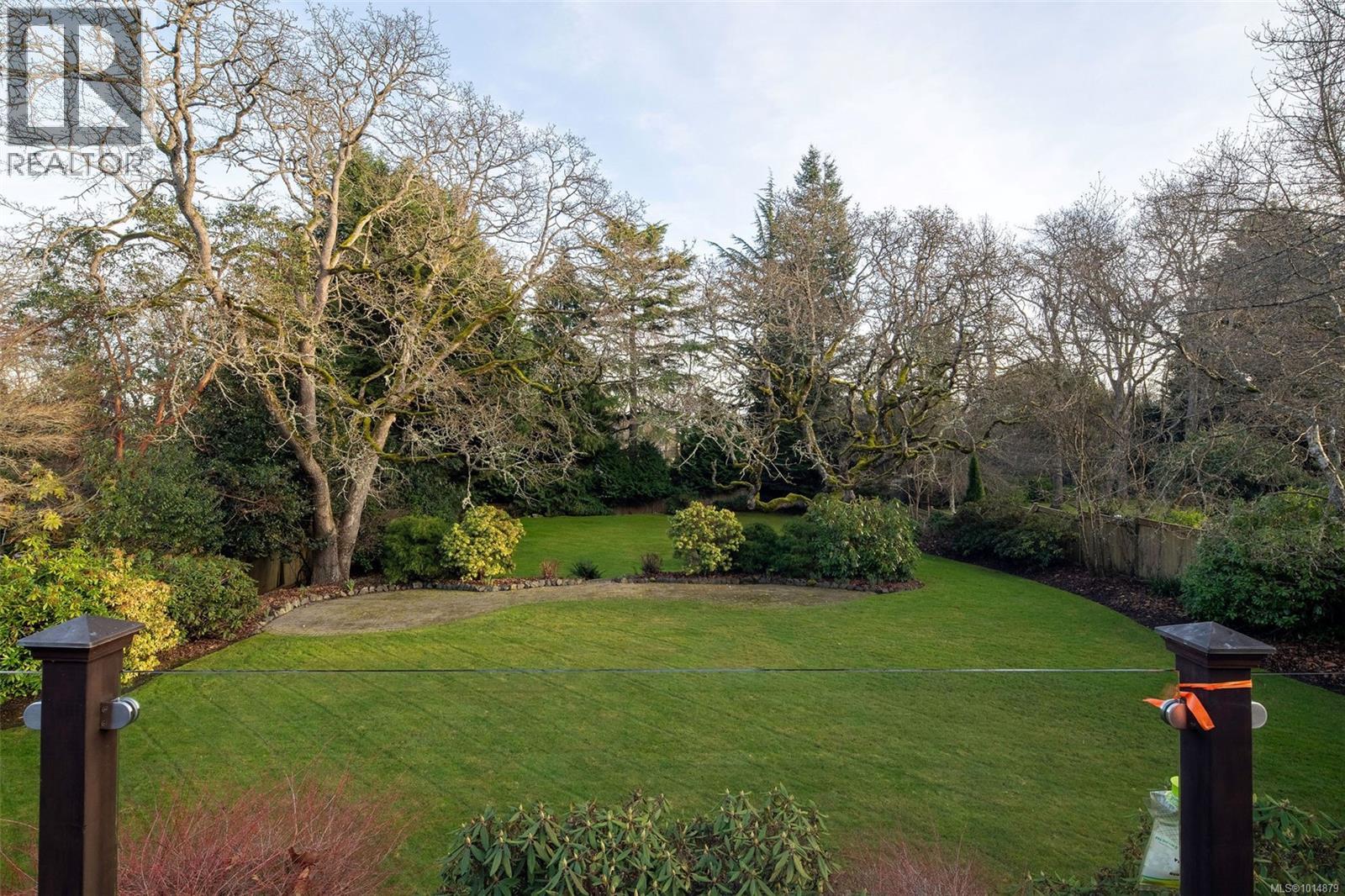  3465 Cadboro Bay Road, Oak Bay