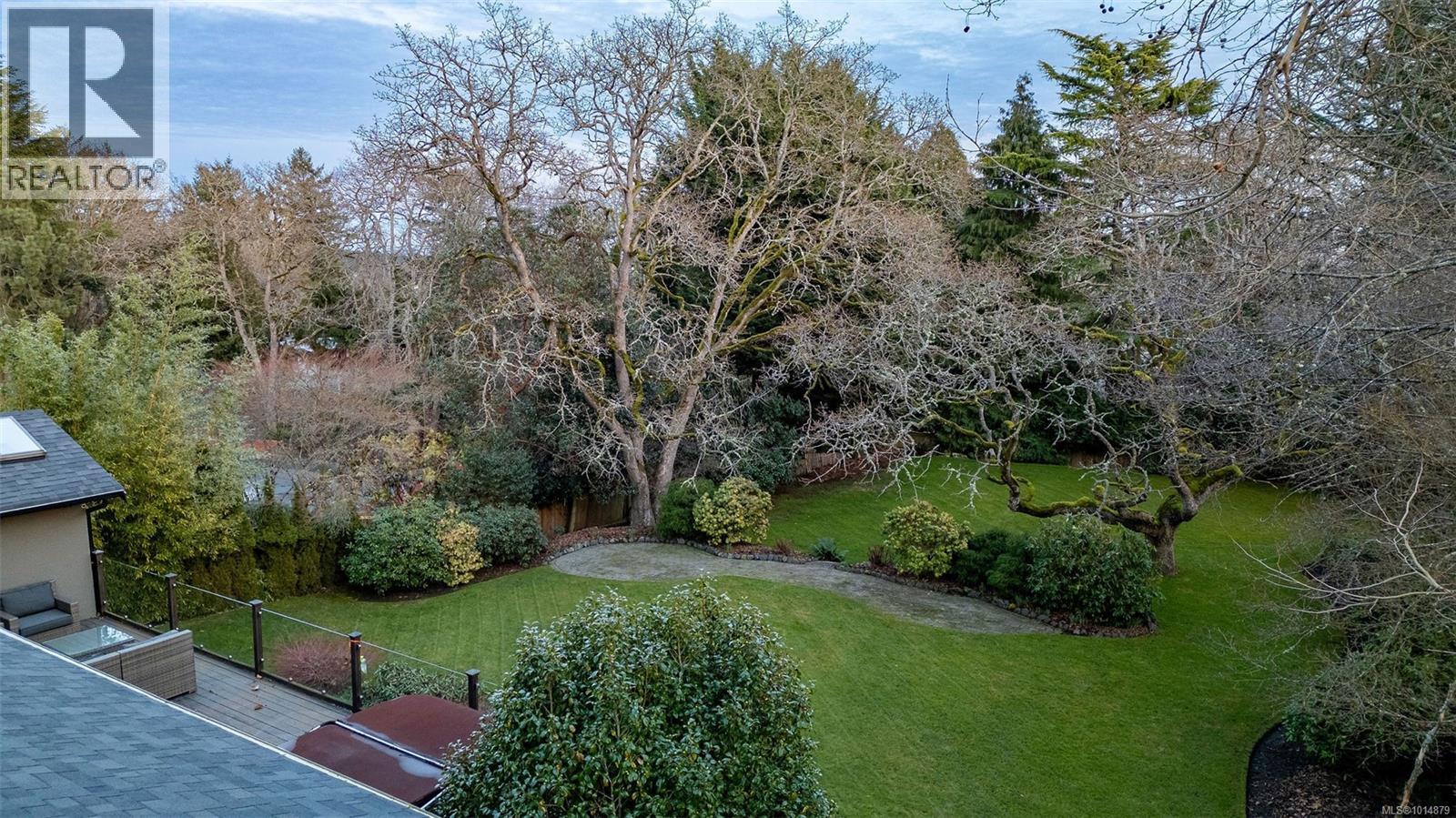  3465 Cadboro Bay Road, Oak Bay
