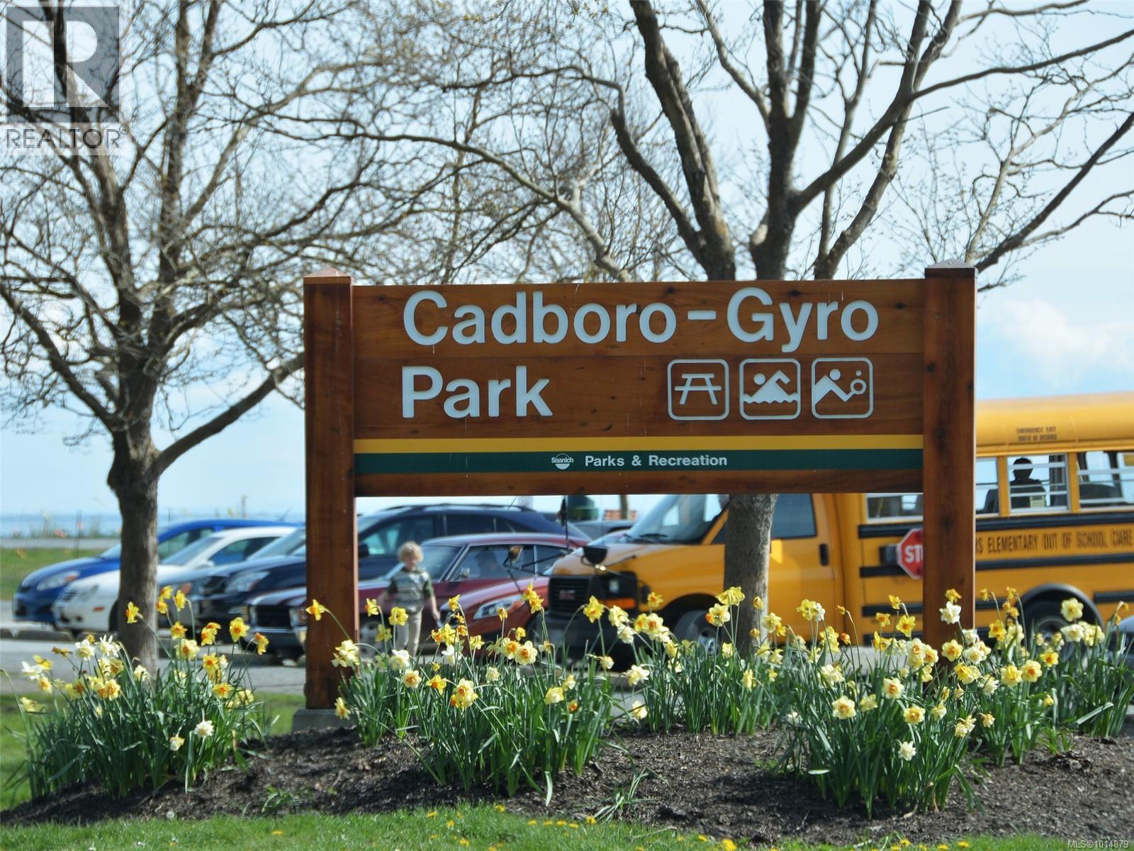  3465 Cadboro Bay Road, Oak Bay