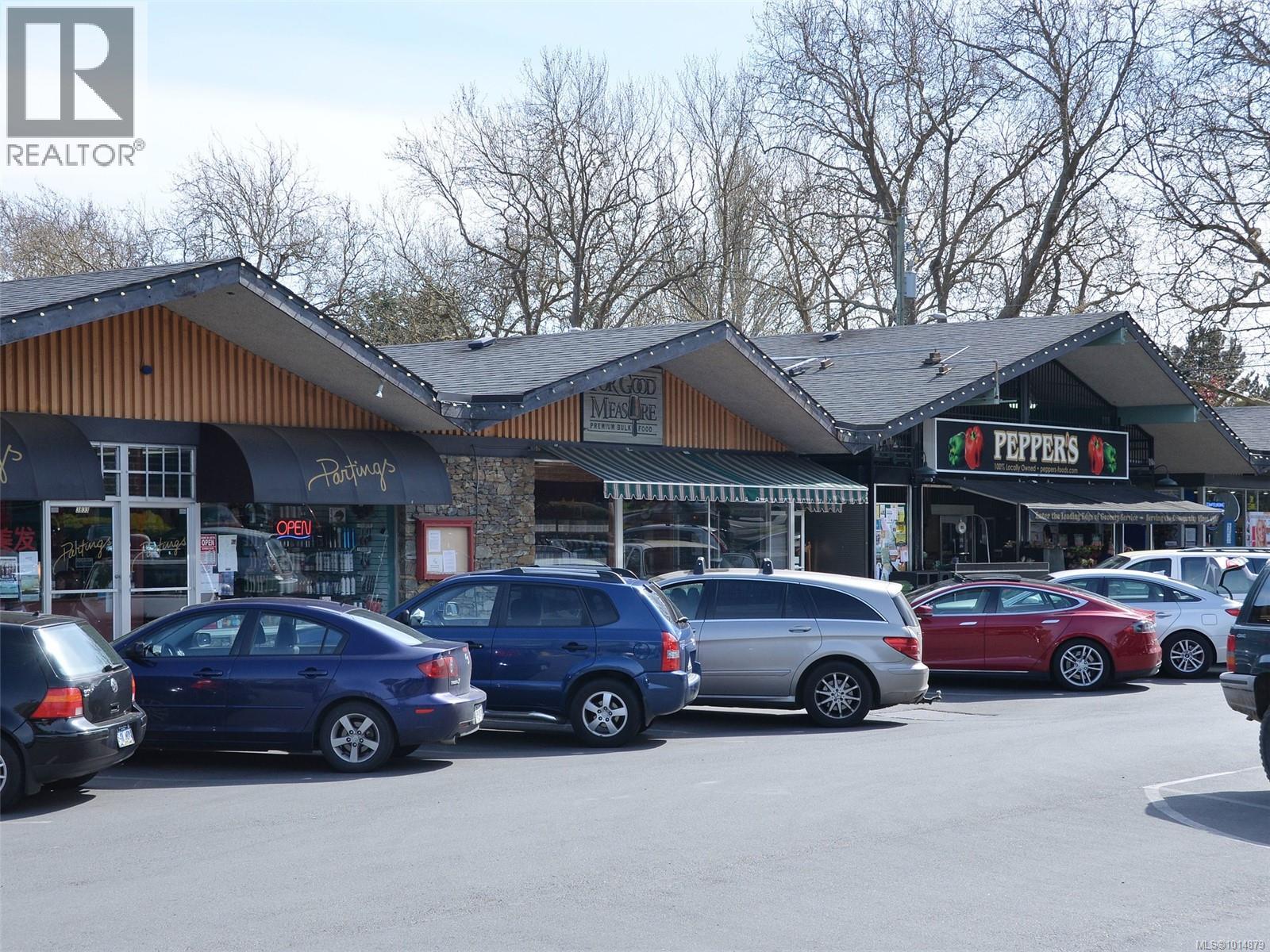  3465 Cadboro Bay Road, Oak Bay