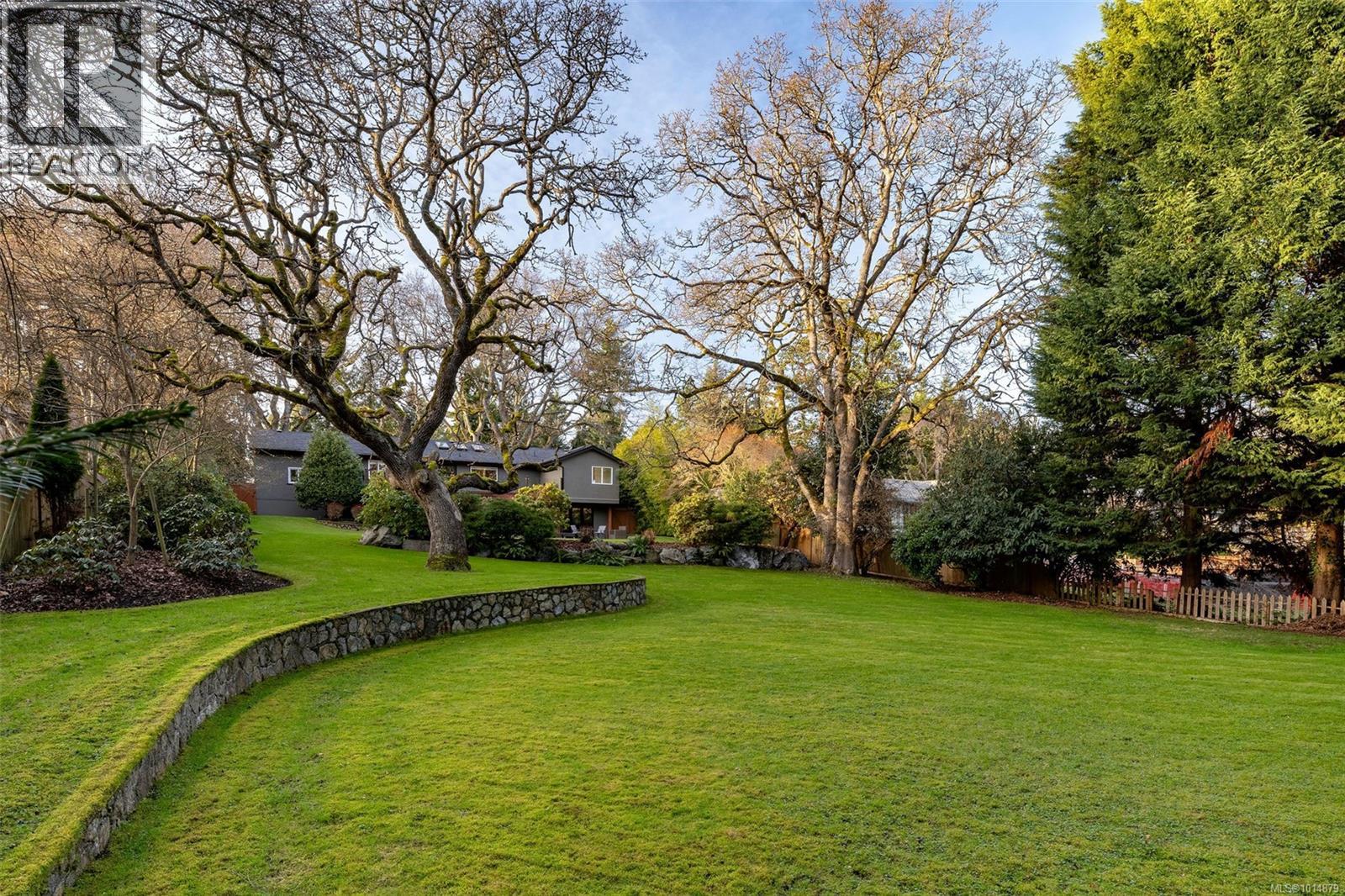  3465 Cadboro Bay Road, Oak Bay