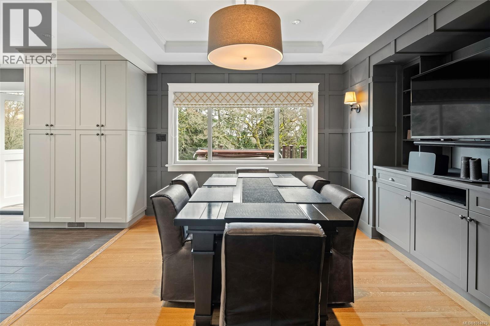  3465 Cadboro Bay Road, Oak Bay