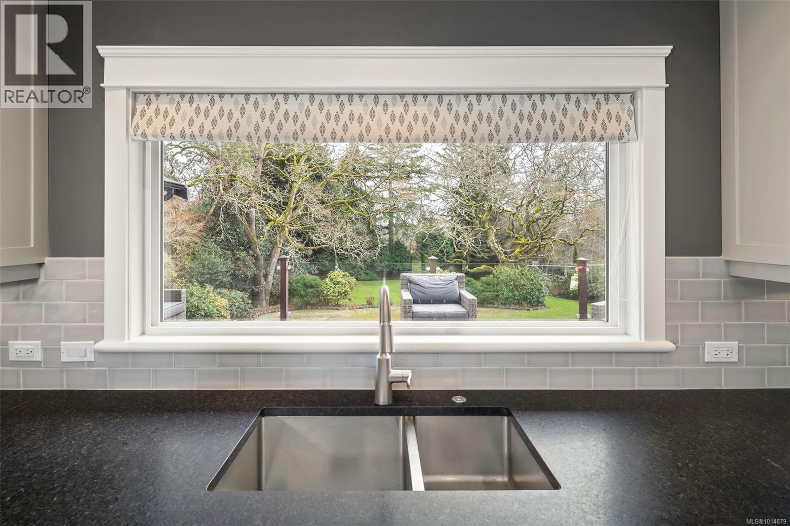  3465 Cadboro Bay Road, Oak Bay