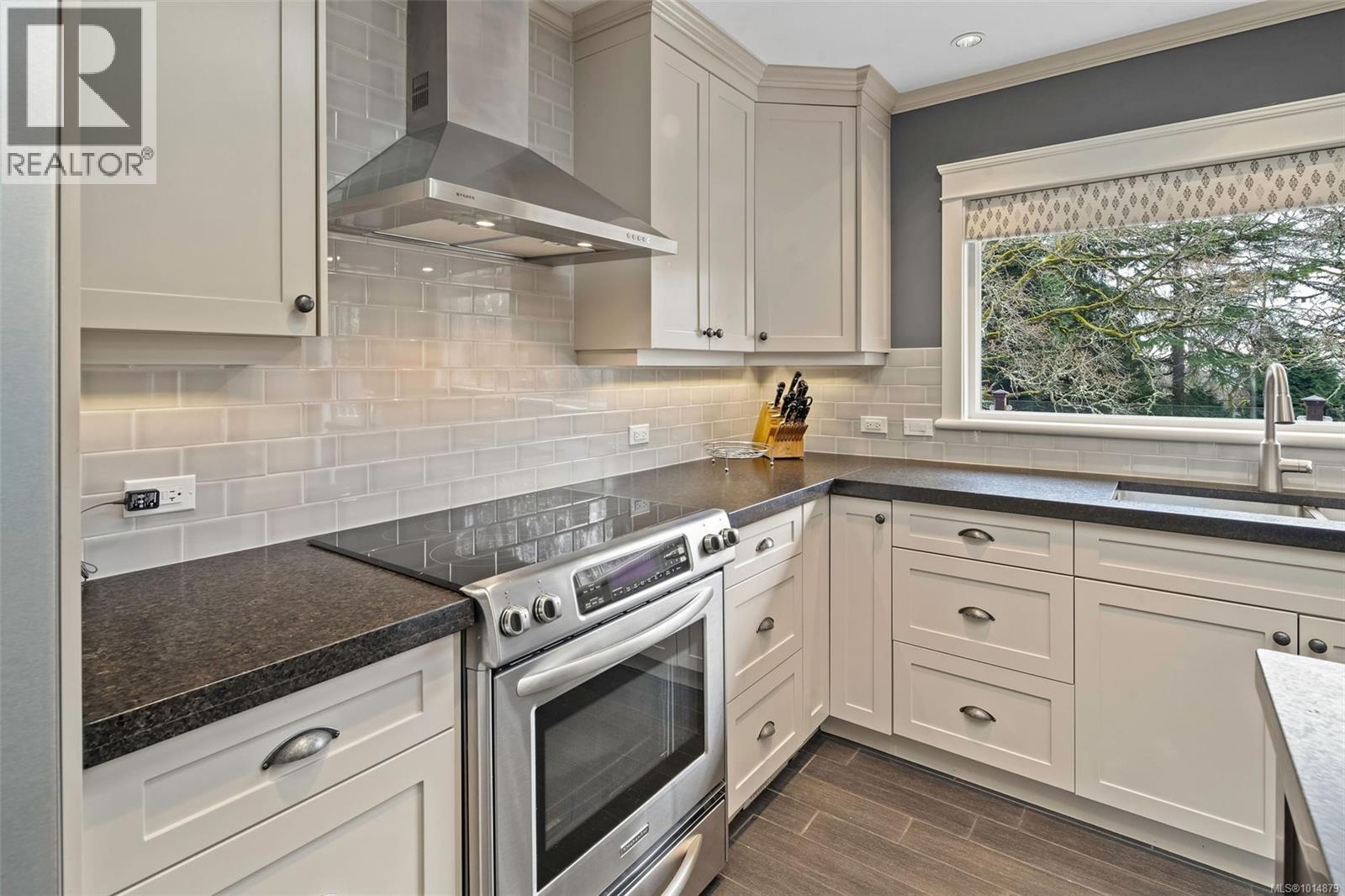  3465 Cadboro Bay Road, Oak Bay