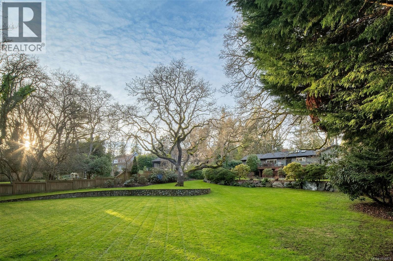 3465 Cadboro Bay Road, Oak Bay