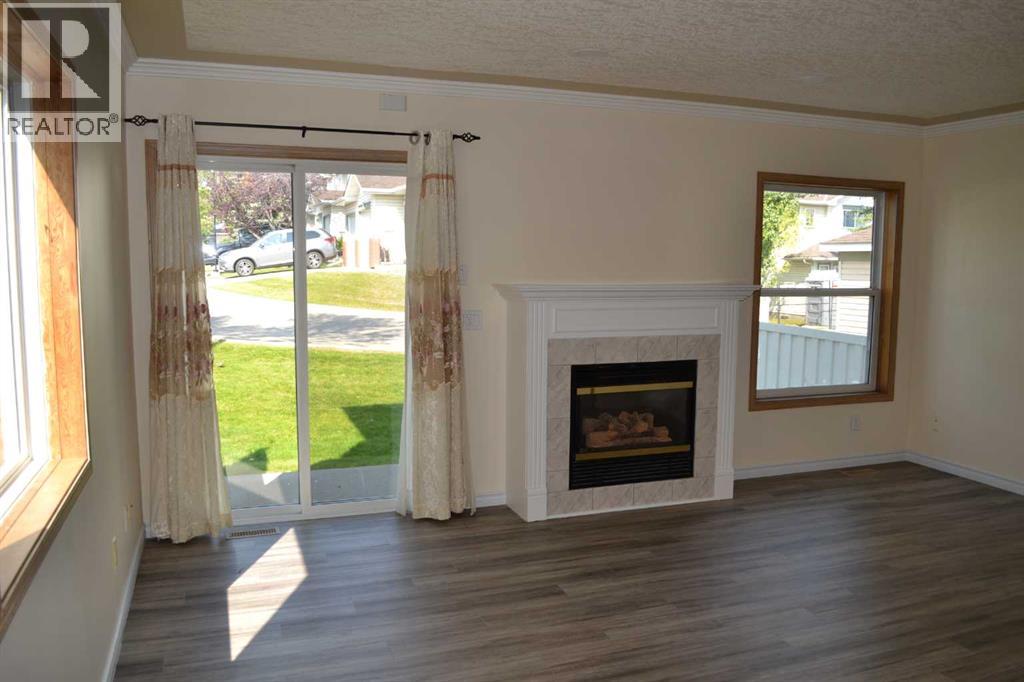 Single Family House for Sale in  Country Hills Rise NW Country Hills Calgary 