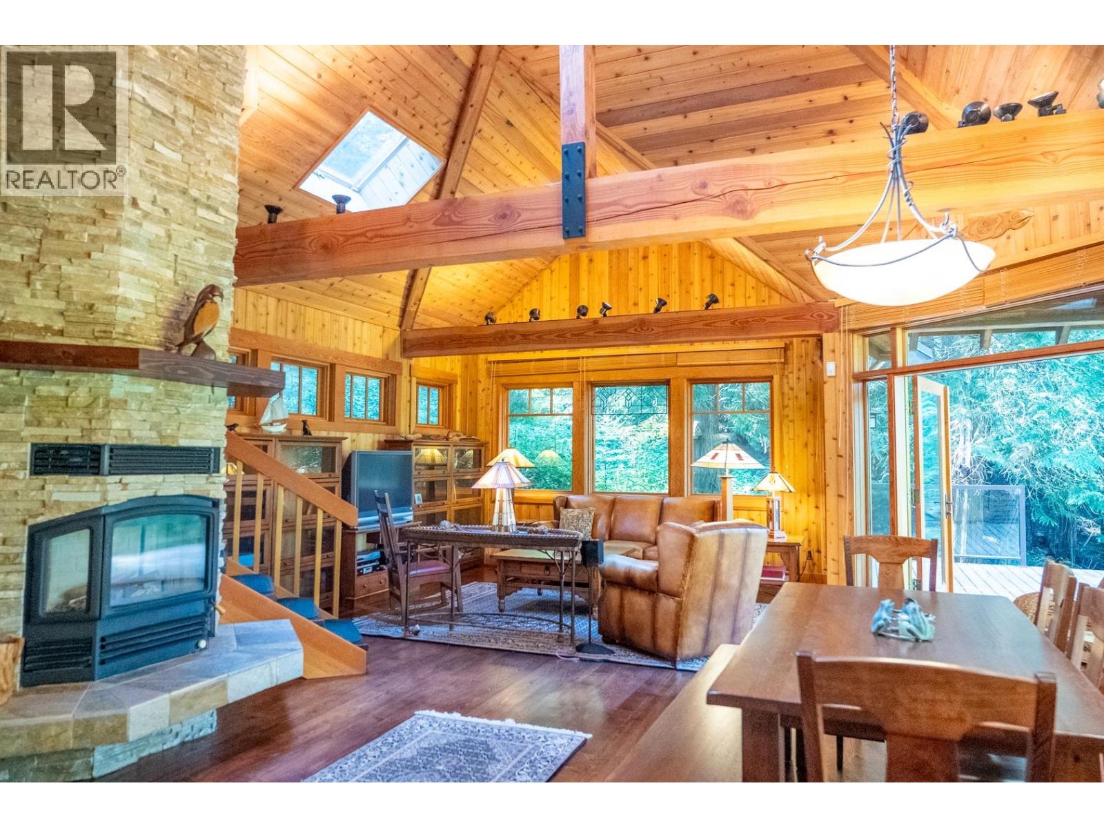 8807 AINSLIE POINT ROAD, Pender Island
