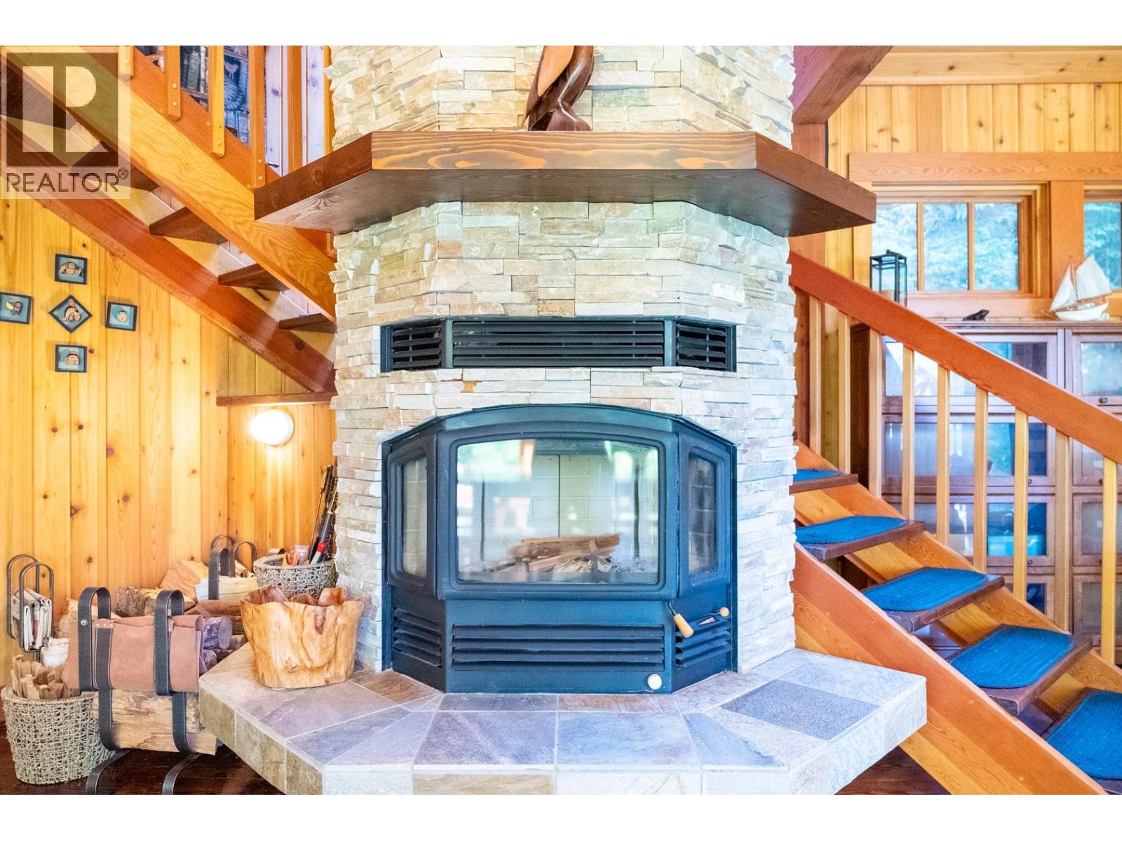 8807 AINSLIE POINT ROAD, Pender Island