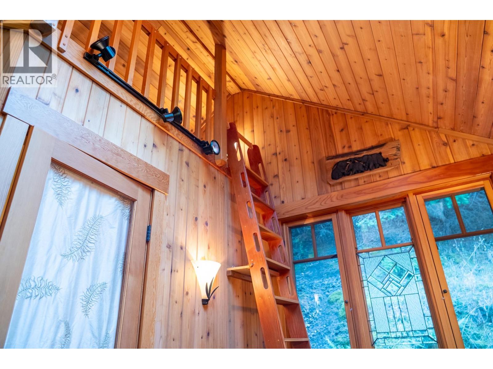 8807 AINSLIE POINT ROAD, Pender Island
