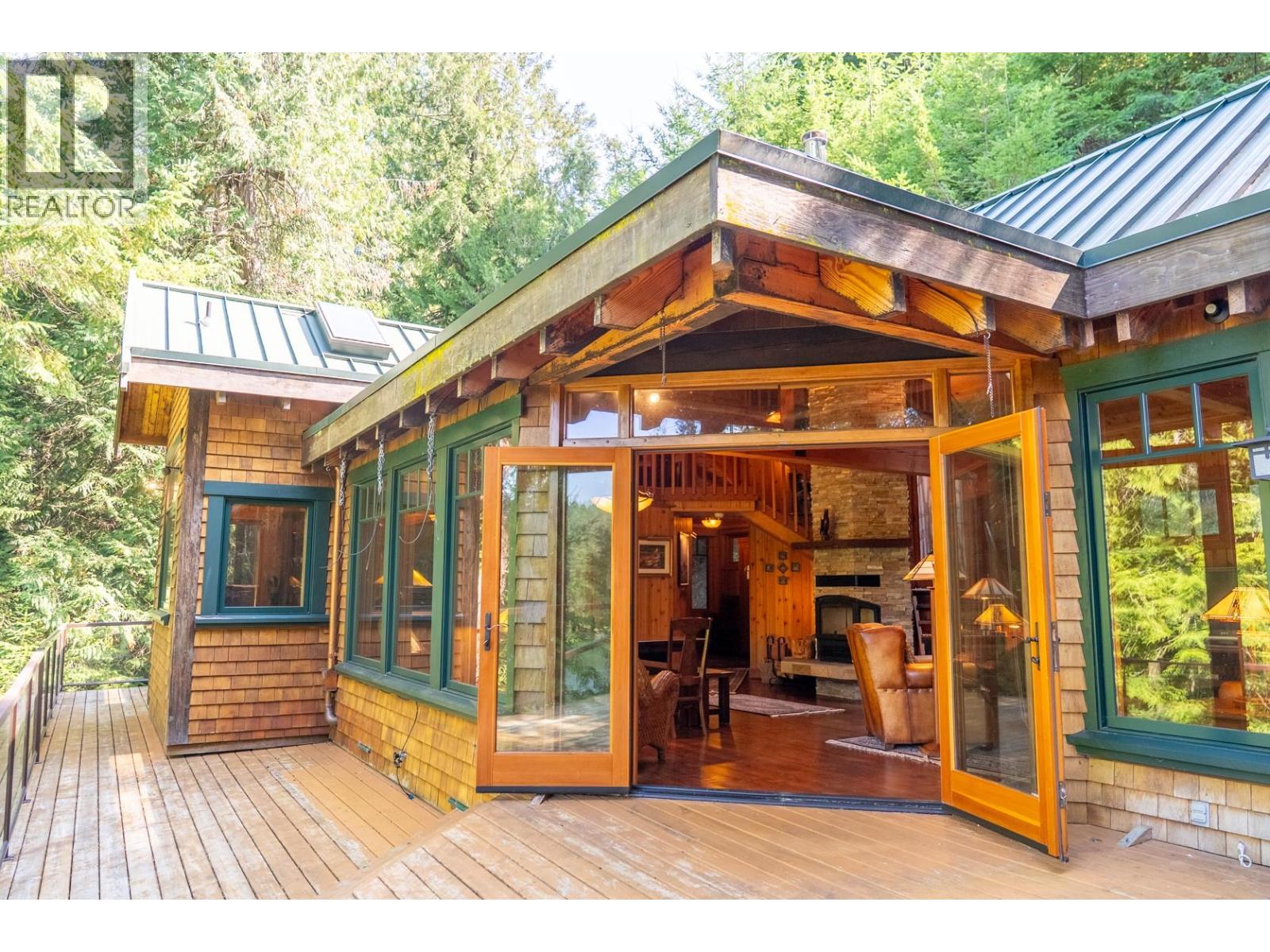 8807 AINSLIE POINT ROAD, Pender Island