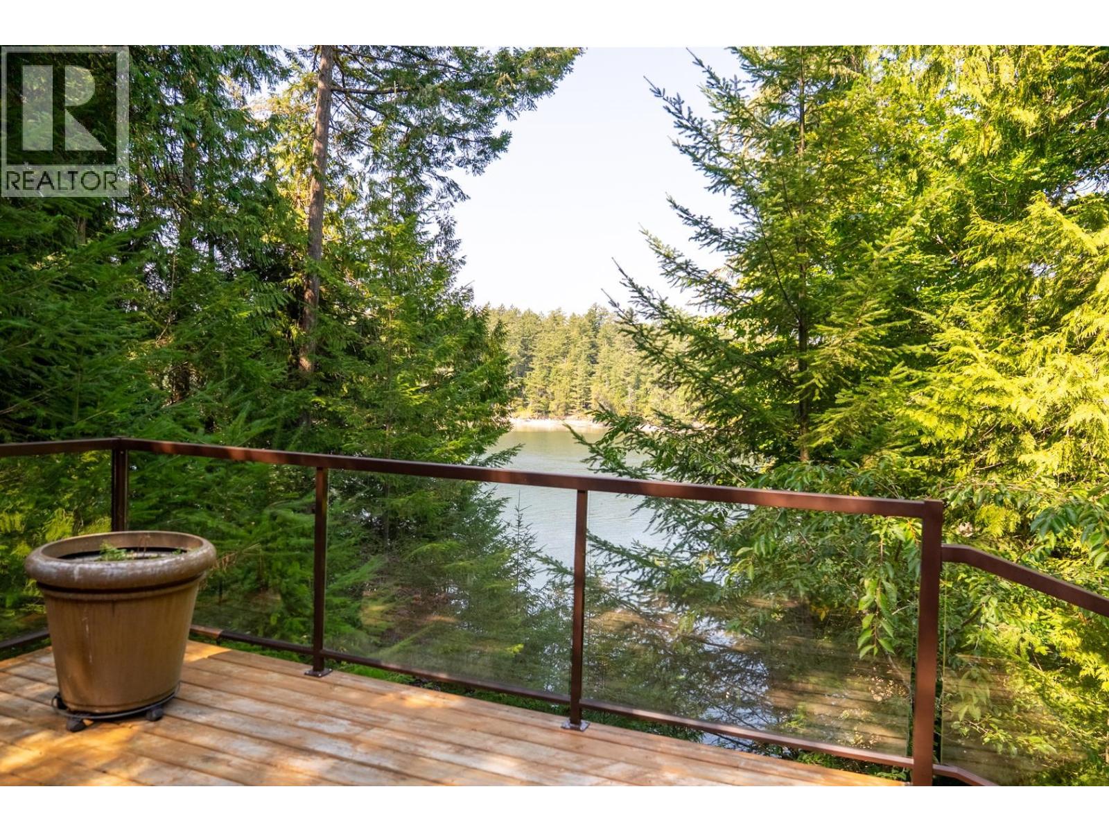 8807 AINSLIE POINT ROAD, Pender Island