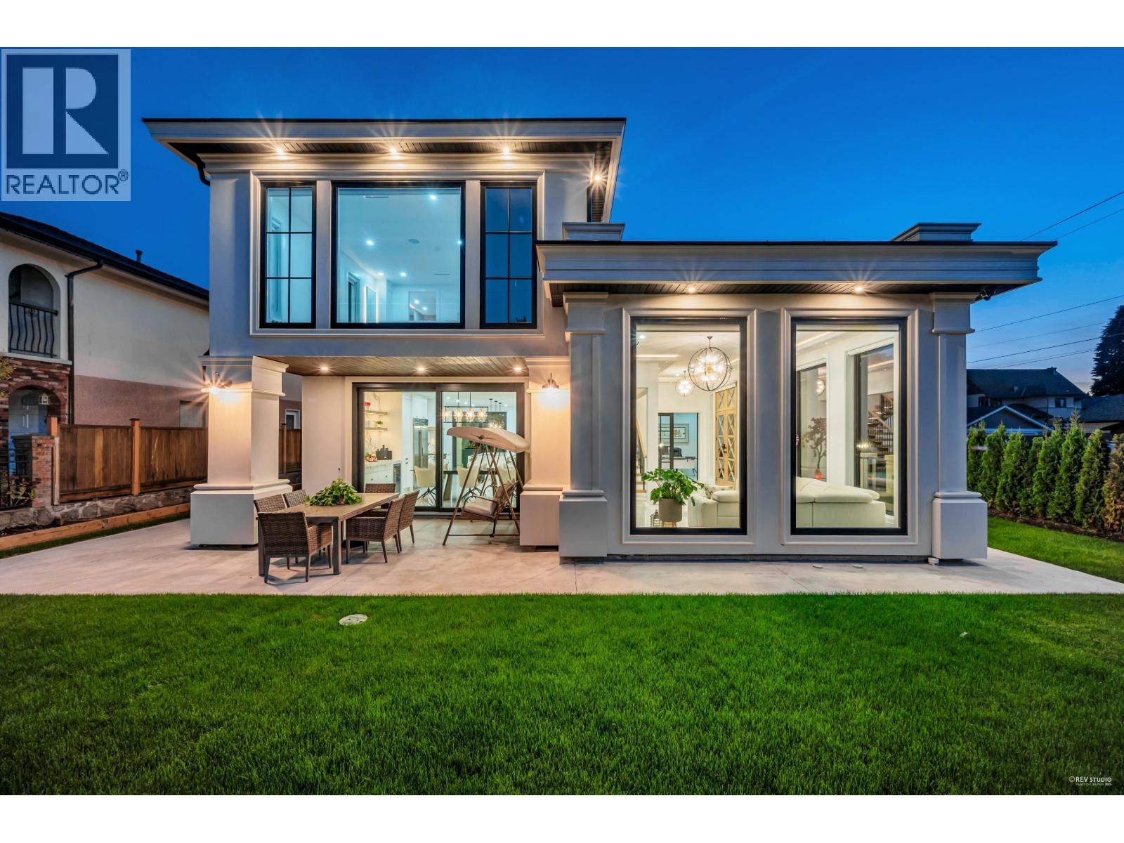 1390 SUTHERLAND AVENUE, North Vancouver