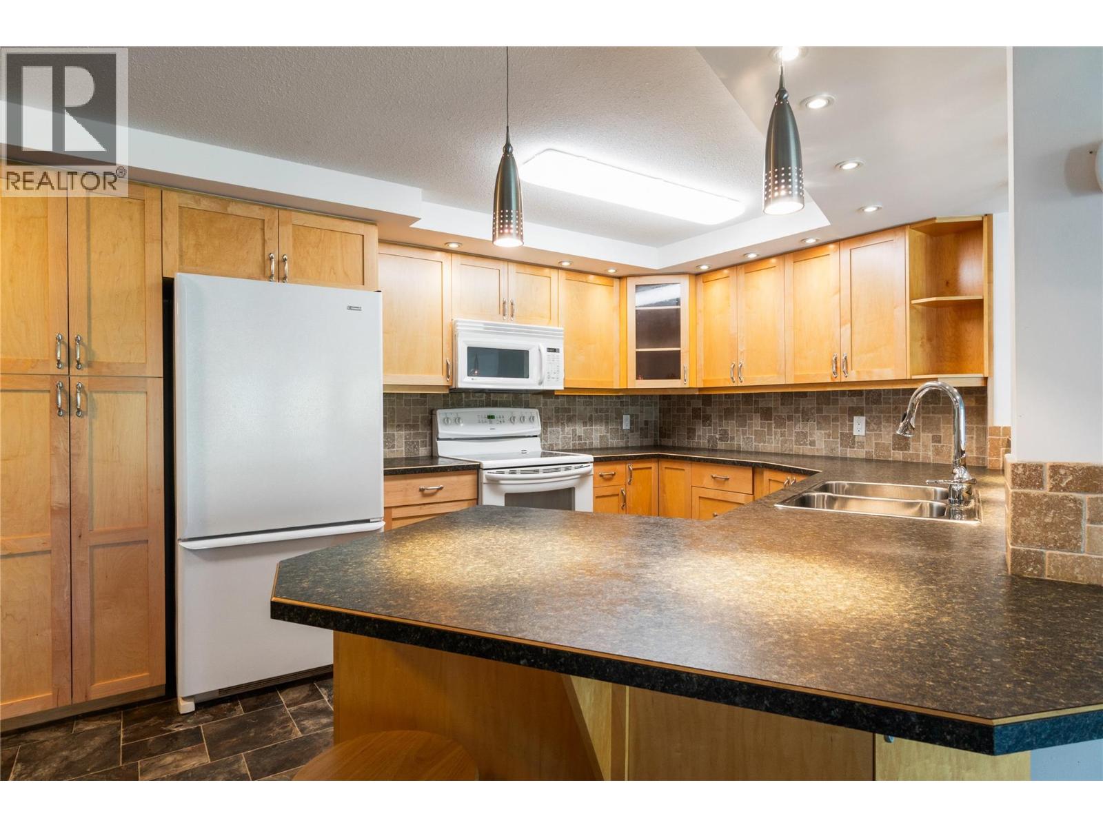  2662 CENTENNIAL Drive, Blind Bay