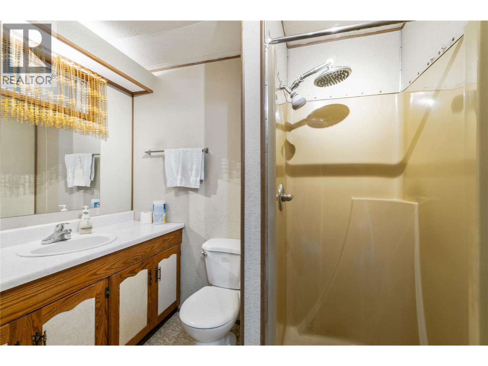  2662 CENTENNIAL Drive, Blind Bay