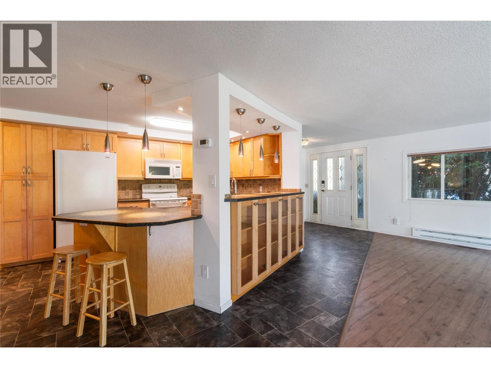  2662 CENTENNIAL Drive, Blind Bay