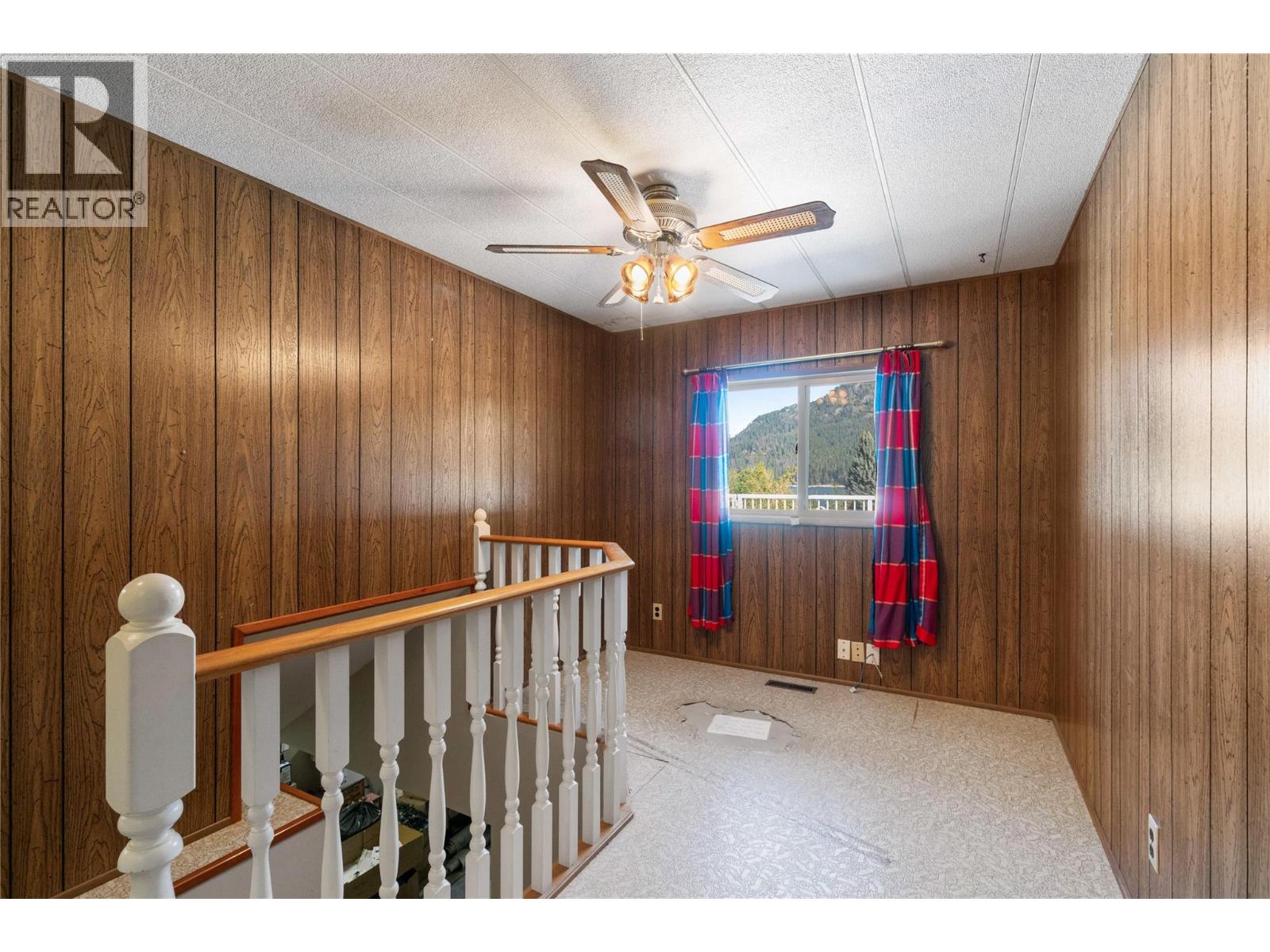  2662 CENTENNIAL Drive, Blind Bay