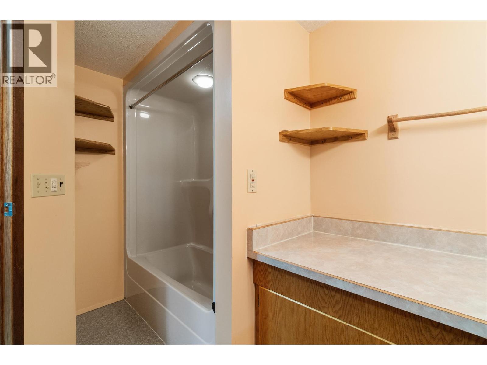  2662 CENTENNIAL Drive, Blind Bay