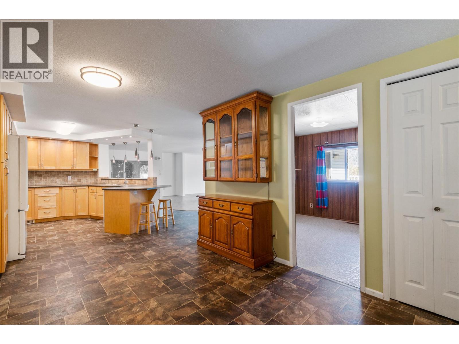  2662 CENTENNIAL Drive, Blind Bay