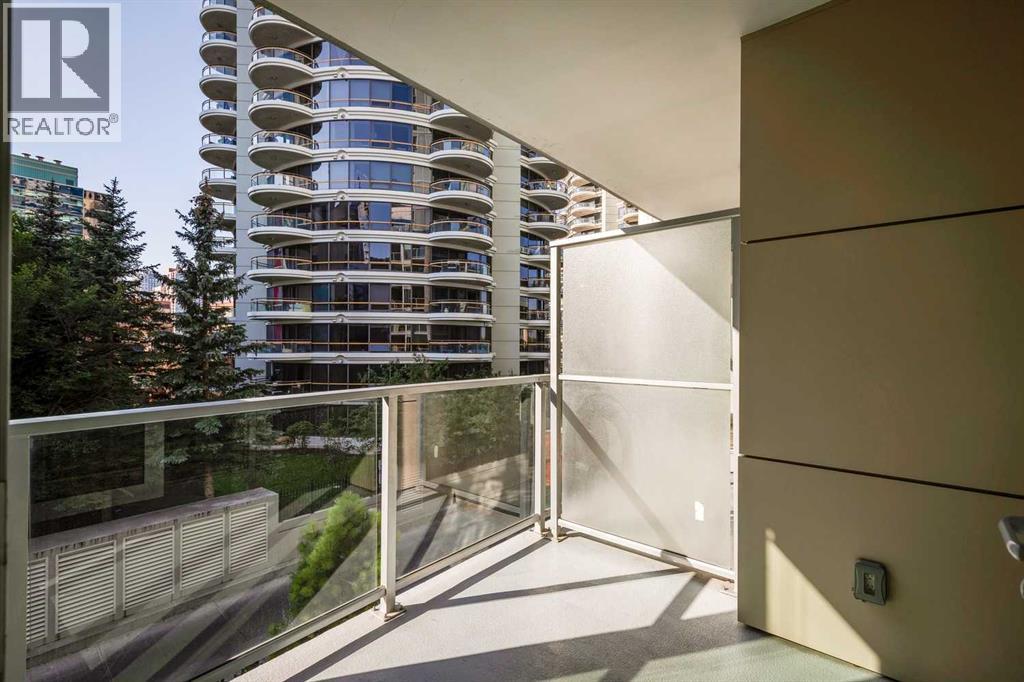Single Family House for Sale in    Avenue SW Downtown West End Calgary 