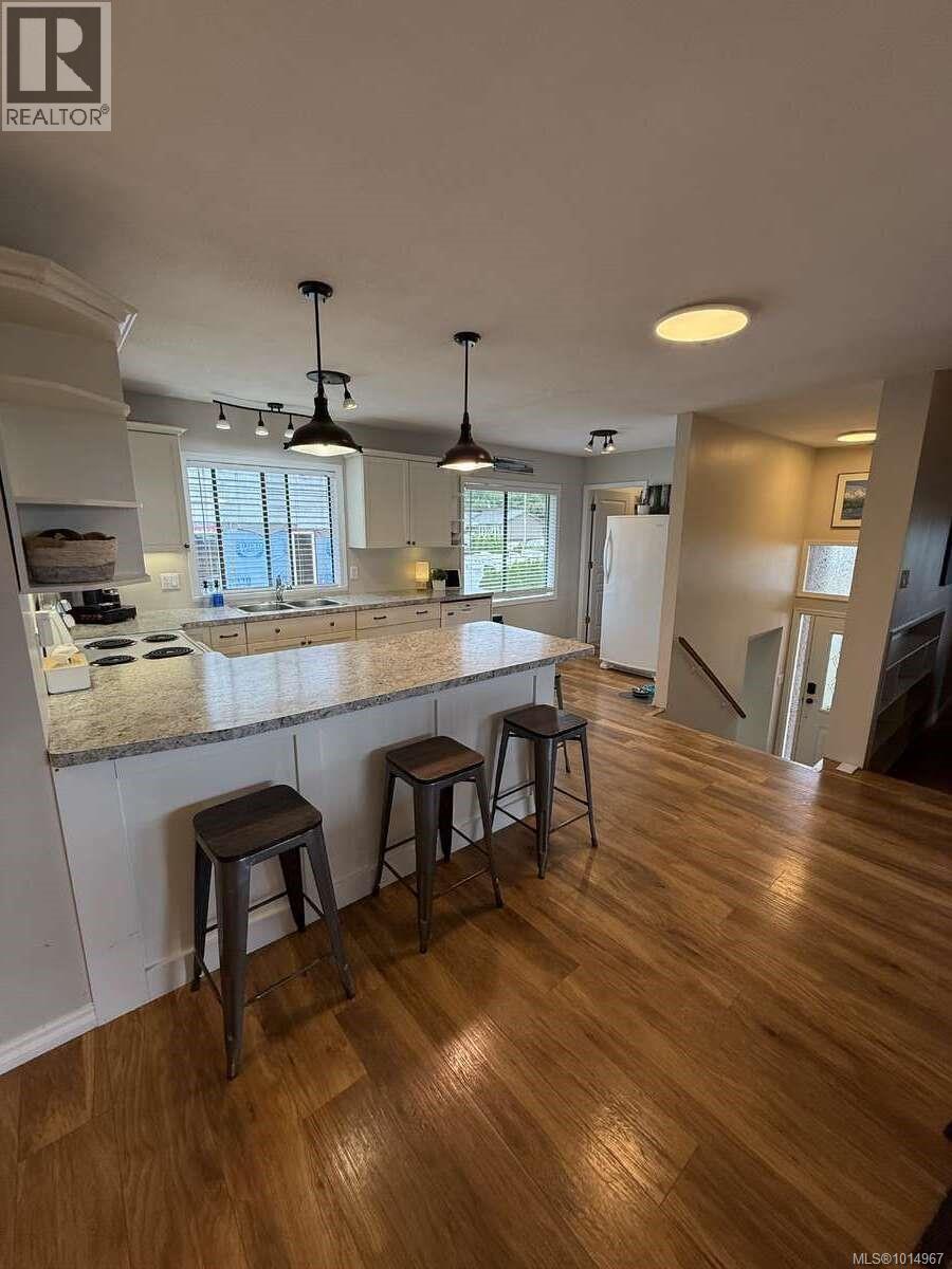 2696 Brockington Pl, Port McNeill