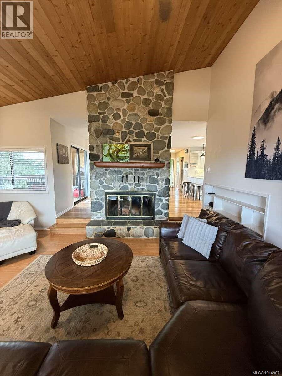 2696 Brockington Pl, Port McNeill