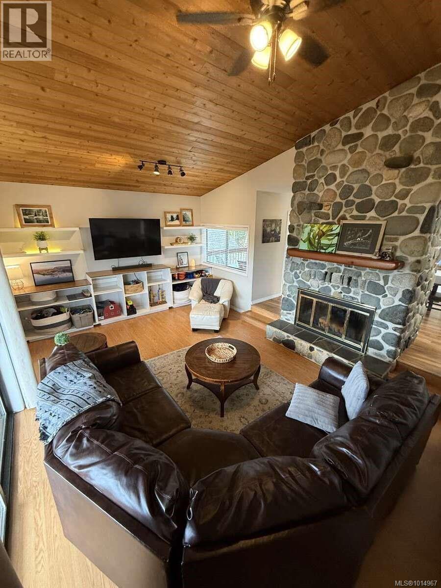 2696 Brockington Pl, Port McNeill