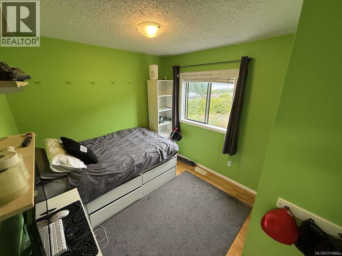 2696 Brockington Pl, Port McNeill