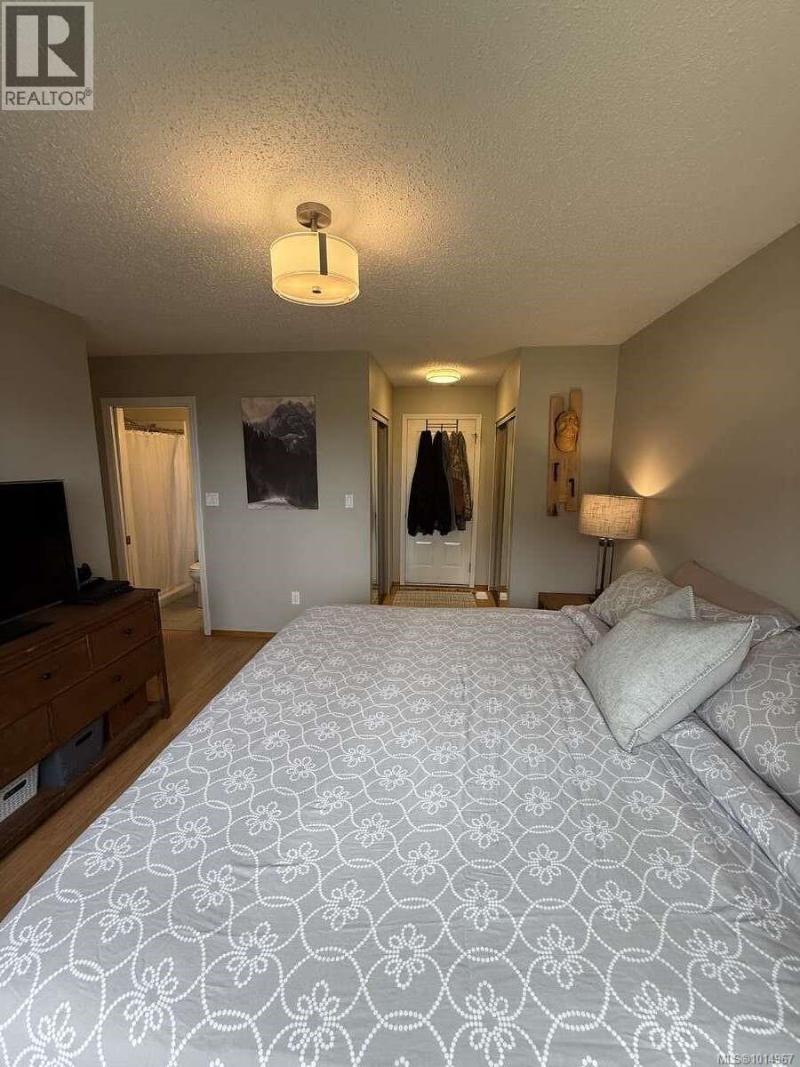 2696 Brockington Pl, Port McNeill