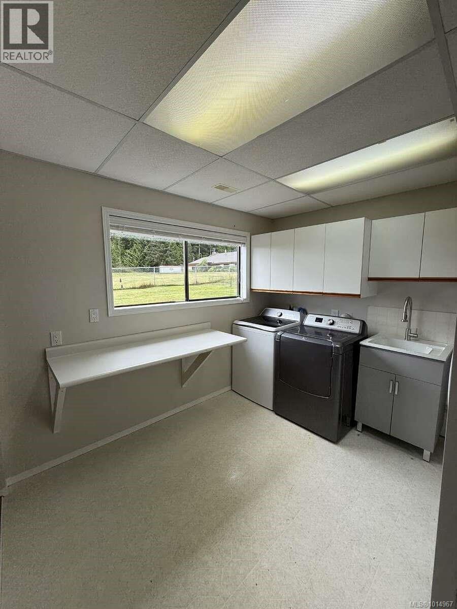 2696 Brockington Pl, Port McNeill